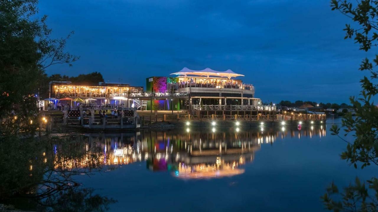 The Salsa Attractive Accomodation At Tattershall Lakes Kültér fotó